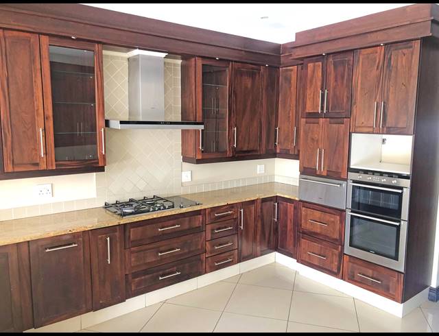 4 BEDROOM HOUSE FOR SALE IN EAGLE CANYON GOLF ESTATE